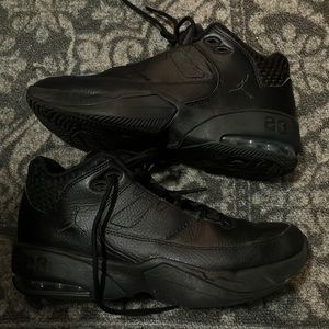 Jordan max aura 3 size 6y fits tight like 5.5y